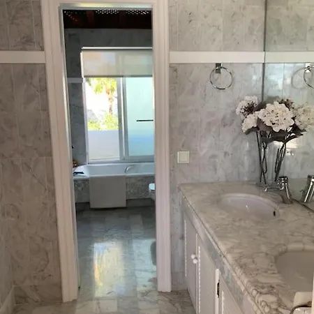 Casa En Primera Linea De Playa Естепона