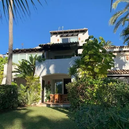 Casa En Primera Linea De Playa Estepona